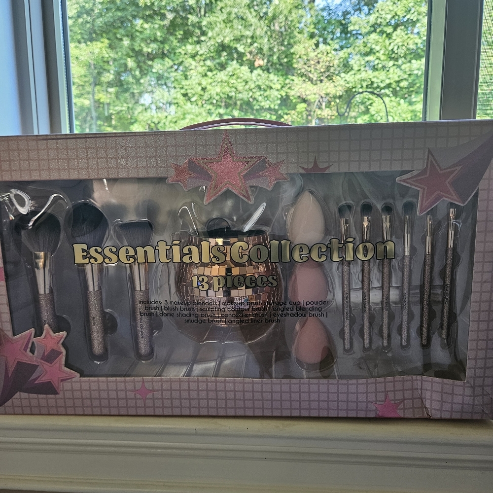 Essential Collection 13 pieces Makeup application kit (New inbox) rose gold